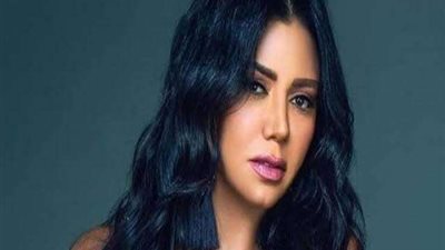 بالأحمر.. رانيا يوسف تفاجئ جمهورها بإطلالة جريئة (صور)