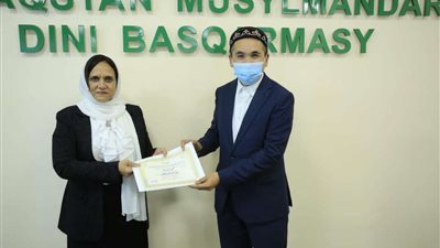 سفيرة مصر لدى كازاخستان تشارك في تسليم الشهادات الأكاديمية للأزهر الشريف للأئمة والوعاظ