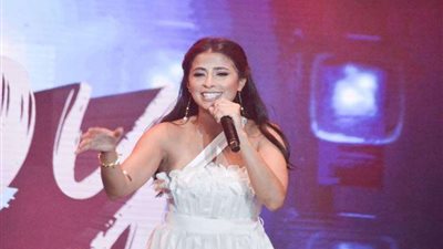 بالصور.. روبي تخطف الأضواء بفستان قصير.. وجمهورها: 