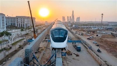 تثيبت أول قطار  مونوريل على مسار  العاصمة الادارية بمناسبة ذكرى نصر أكتوبر .. صور