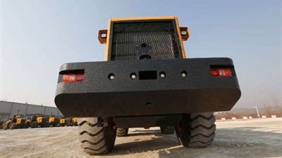 عالم مصري: تصنيع أول لودر و