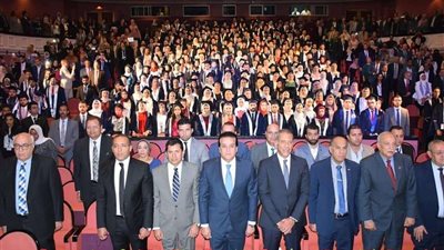 وزير التعليم العالي يشهد احتفال جامعة النهضة بتخريج دفعة جديدة من طلابها