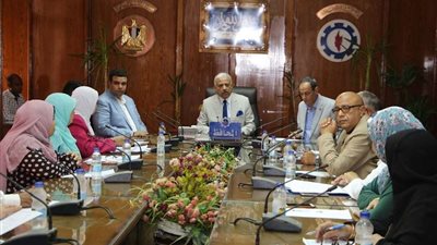 السويس تكثف دورات وندوات القضاء على الأمية