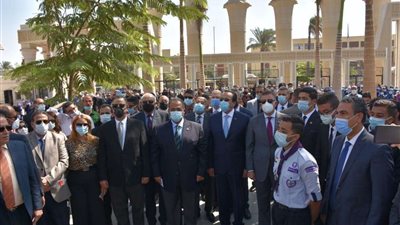 رئيس الوزراء يتفقد مشروع تطوير سور مجرى العيون والمنطقة المحيطة به