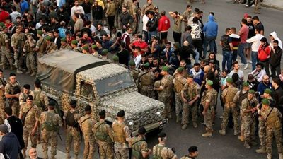 بعد تواصل الاحتجاجات.. الجيش اللبناني يفاجئ المتظاهرين