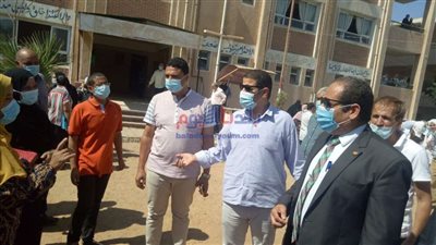 رئيس مدينة أشمون يجرى جولة تفقدية بالمدارس