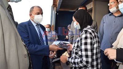 رئيس جامعة بني سويف يتابع حصول الطلاب على لقاح كورونا