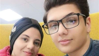 أم سورية لاجئة وابنها يتحولان الى ظاهرة في بريطانيا.. لهذا السبب