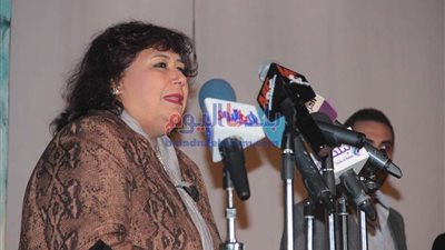 وزير الثقافة تجمع 3 دفعات من ورشة 