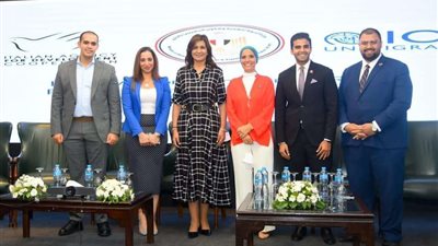 شباب تنسيقية الاحزاب يديرون الحلقات النقاشية لـ