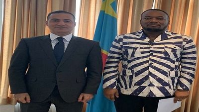 سفير مصر في كينشاسا يبحث مع وزير الصحة الكونغولي سبل الدعم