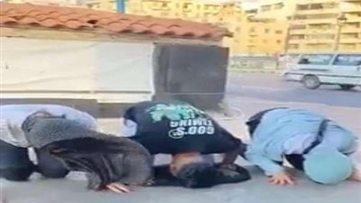 «مقاطيع التيك توك» يستغلون مشاهد الصلاة في إثارة انتباه المشاهدين.. وعالم أزهري يرد