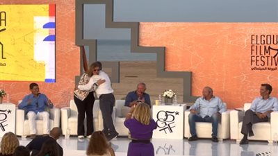 انتشال التميمي يعتذر لـ يسرا على الهواء في المؤتمر الصحفي لمهرجان الجونة.. شاهد