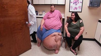 أمريكي يخوض رحلة سفر 3 أيام داخل صندوق سيارة للعلاج من «مرض نادر».. صور وفيديو