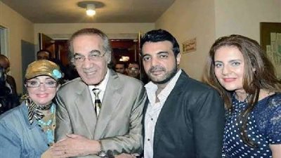 في ذكراه الأولى.. عمرو محمود ياسين ينعي والده برسالة مؤثرة