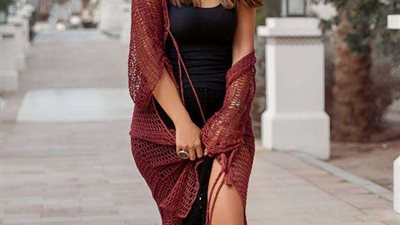 بإطلالة شبه عارية.. نجلاء بدر تشعل 