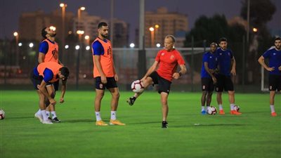 نجم الأهلي يغادر مران الأهلي في الإمارات للإصابة