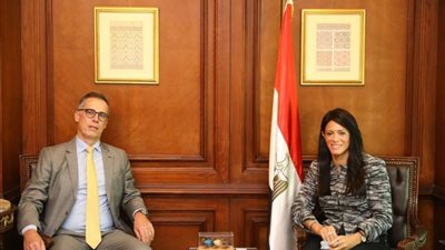 وزيرة التعاون الدولي توجه الشكر  للسفير السويسري 