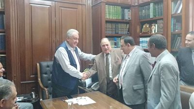 نقيب المحامين يستقبل محمد منيب في مكتبه