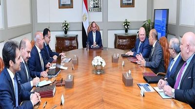 السيسي يتابع توريد شركة أمريكية جرارات السكك الحديدية