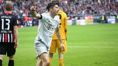 فرانكفورت يصعق بايرن ميونخ ويبعده عن صدارة البوندزليجا