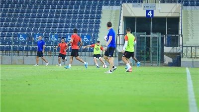 أسطورة فرنسا يحضر مران الأهلي