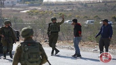 إصابة 4 فلسطينيين في اشتباكات مع المستوطنين بالضفة الغربية