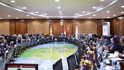 رئيس جامعة بني سويف يوجه عمداء الكليات بضرورة الاهتمام بالأنشطة الطلابية