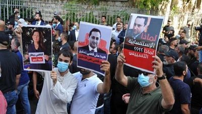 مش هنسيبه في حاله.. من هو القاضي اللبناني الذي أشعل فتيل الحرب في بيروت؟