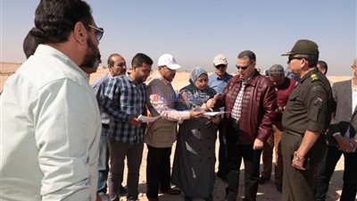 محافظ بني سويف ورئيس الشركة الوطنية يتفقدان منطقة الـ62 ألف فدان