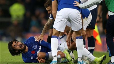 شاهد قدم أندريه جوميز لاعب إيفرتون بعد تعرضه للإصابة