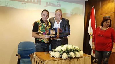 منح مصطفى قمر درع الهيئة العامة لقصور الثقافة (صور)