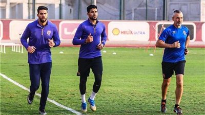 لاعبي الأهلي الدوليين يغادرون معسكر الفريق.. تعرف على السبب