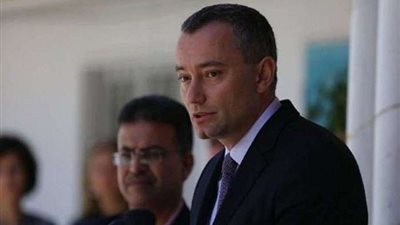 ميلادينوف يعبر 