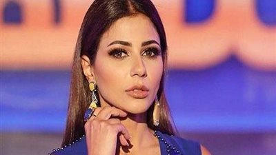 إعلامية إماراتية تنفعل على الهواء بشكل مثير.. والسبب