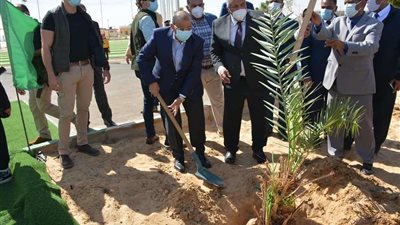 وزير التنمية المحلية يصل الوادي الجديد للمشاركة في الملتقى التسويقي للتمور