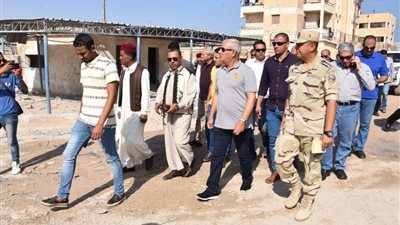 محافظ مطروح يتابع بدء أعمال تطوير شارع غراب مياه الريفية