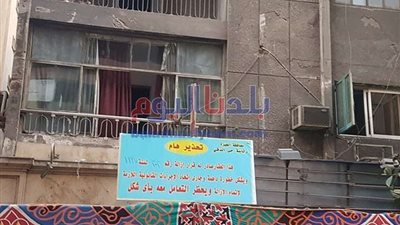حي الدقي يناشد السكان بسرعة إخلاء أحد العقارات الآيلة للسقوط (صور)