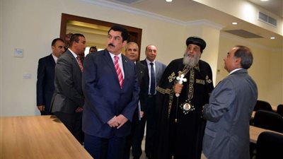 البابا تواضروس ومحافظ القليوبية يفتتحان أكاديمية كيمي الطبية بالعبور