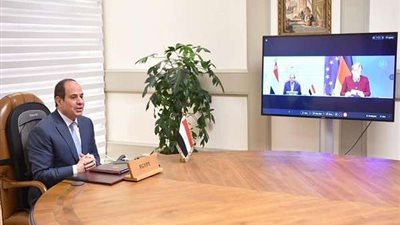 الرئيس السيسي يتلقى اتصالاً هاتفياً من 