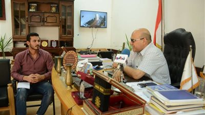 بعد حصوله على الميدالية الذهبية.. كلية اللغة العربية تكرم غانم السعيد عميد إعلام الأزهر