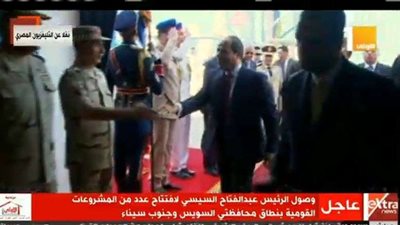 السيسي يصل مقر افتتاح عددًا من المشروعات التنموية بالسويس وجنوب سيناء