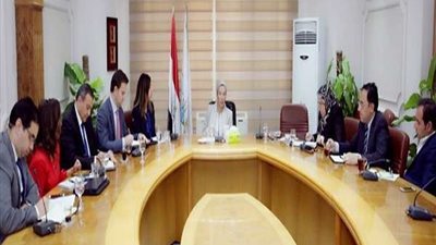 وزيرة البيئة تناقش مع وفد البنك الدولي التعاون في مجالات مكافحة تلوث الهواء