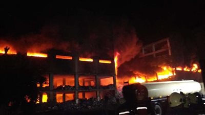 ندب المعمل الجنائي لمعاينة جريق مصنع للموتوسيكلات بقليوب