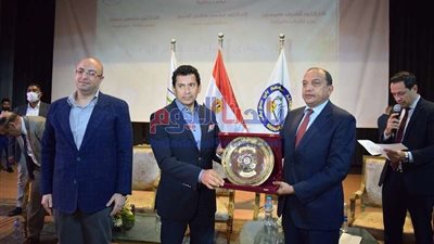 رئيس جامعة بني سويف: حوار الرئيس واللواء سمير فرج يجسد معنى الوفاء والتقدير