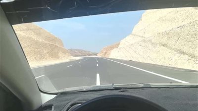 لا يمر بين المدن.. 10 معلومات عن طريق شرم الشيخ الجديد