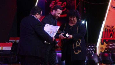 بالصور.. وزيرة الثقافة تكرم عددًا من أبطال أكتوبر وفناني مصر