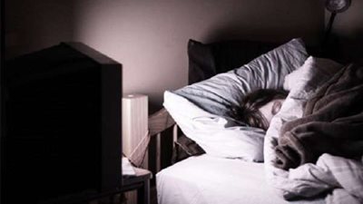 احذر.. النوم في الضوء يسبب الوفاة