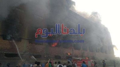 بعد الحريق.. انهيار جزئي في مصنع قليوب