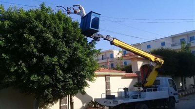 رئيس مدينة مطروح: مراجعة كابلات الإنارة وتركيب أبواب للأعمدة بطريق 